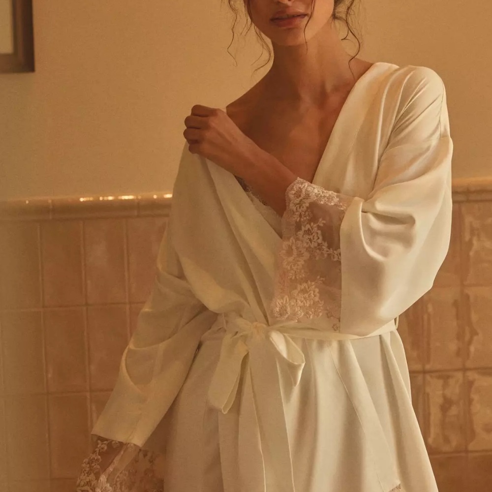 Flora Nikrooz Cream Lace Robe and Showstopper Chemise